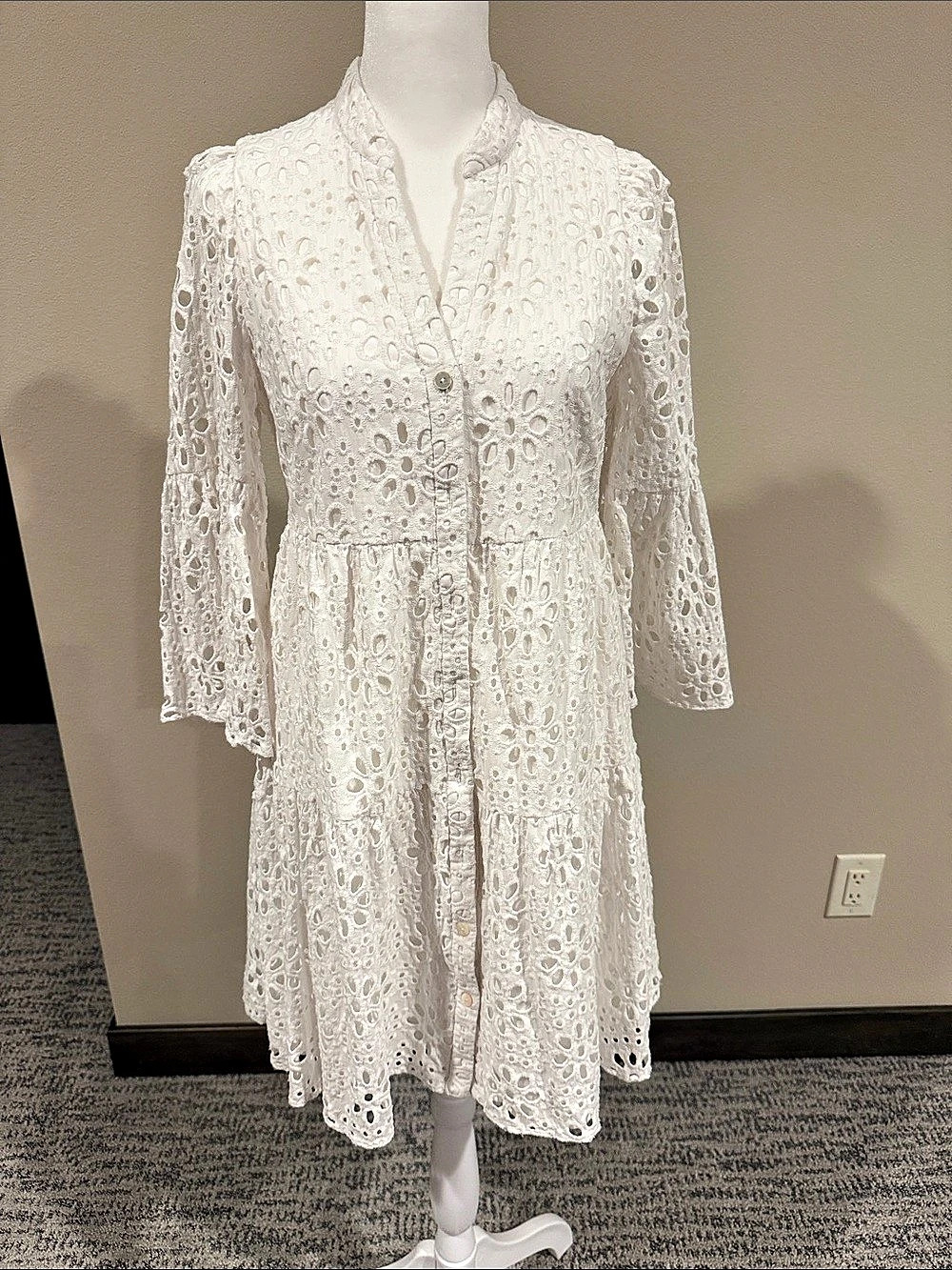 Lilly Pulitzer Eyelet Mini Dress in White Size 2 Like New